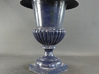 Hoge ijzeren louvre vaas (campana) - afbeelding 2 van  5