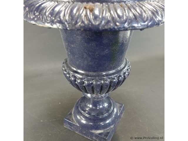 Hoge ijzeren louvre vaas (campana) - afbeelding 4 van  5