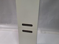 Hoge kast met planken - afbeelding 1 van  3
