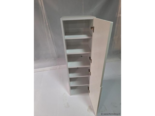 Hoge kast met planken - afbeelding 2 van  3