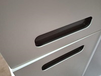 Hoge kast met planken - afbeelding 3 van  3