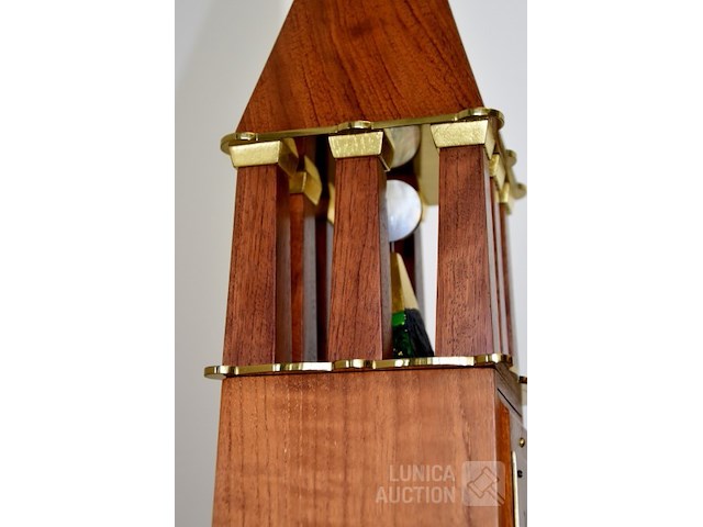 Hoge klok paes - afbeelding 3 van  11