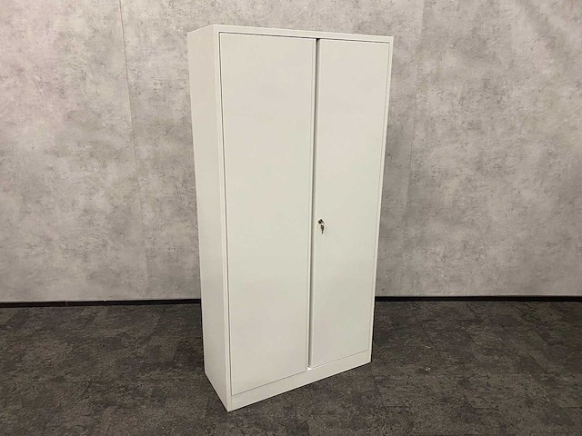 Hoge stalen 2-deurs kast met sleutel - afbeelding 4 van  8