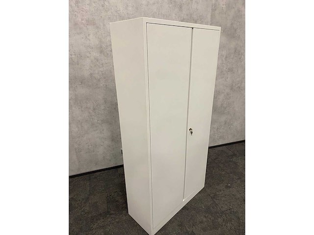 Hoge stalen 2-deurs kast met sleutel - afbeelding 6 van  8