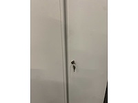 Hoge stalen 2-deurs kast met sleutel - afbeelding 3 van  8