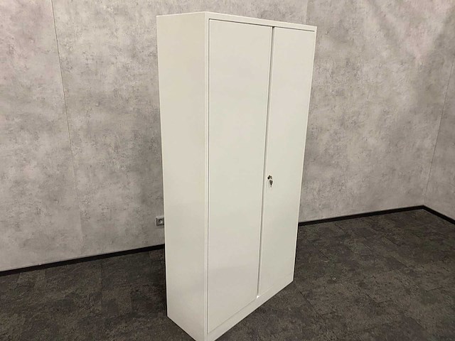 Hoge stalen 2-deurs kast met sleutel - afbeelding 7 van  8