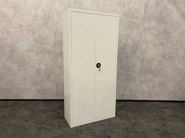 Hoge stalen 2-deurskast met sleutel - afbeelding 1 van  9