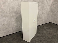 Hoge stalen 2-deurskast met sleutel - afbeelding 8 van  9