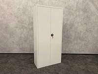 Hoge stalen 2-deurskast met sleutel - afbeelding 1 van  9