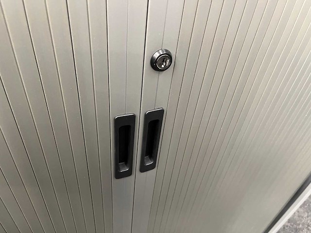 Hoge stalen roldeurkast - grijs - afbeelding 3 van  6