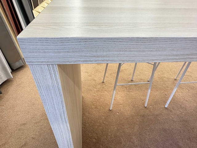 Hoge tafel met 4 barkrukken - afbeelding 4 van  4