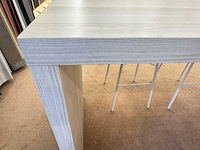 Hoge tafel met 4 barkrukken - afbeelding 4 van  4