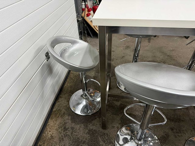 Hoge tafel met 6 krukken - afbeelding 2 van  2