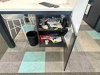 Hoge tafel met scheidingswand - afbeelding 2 van  6