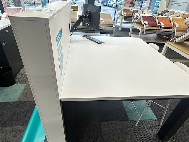 Hoge tafel met scheidingswand - afbeelding 5 van  6