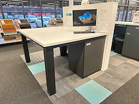 Hoge tafel met scheidingswand - afbeelding 2 van  4