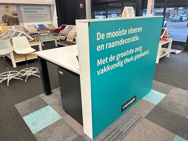 Hoge tafel met scheidingswand - afbeelding 4 van  4