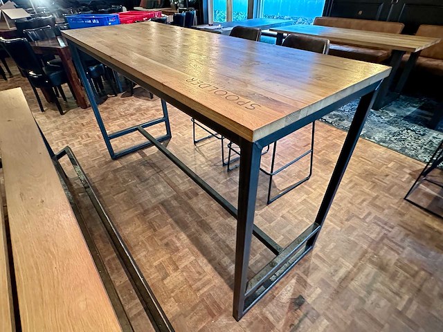 Hoge tafel met stalen frame - afbeelding 1 van  5
