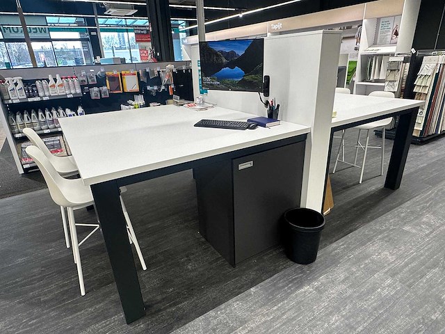Hoge tafel met tussenwand - afbeelding 2 van  8