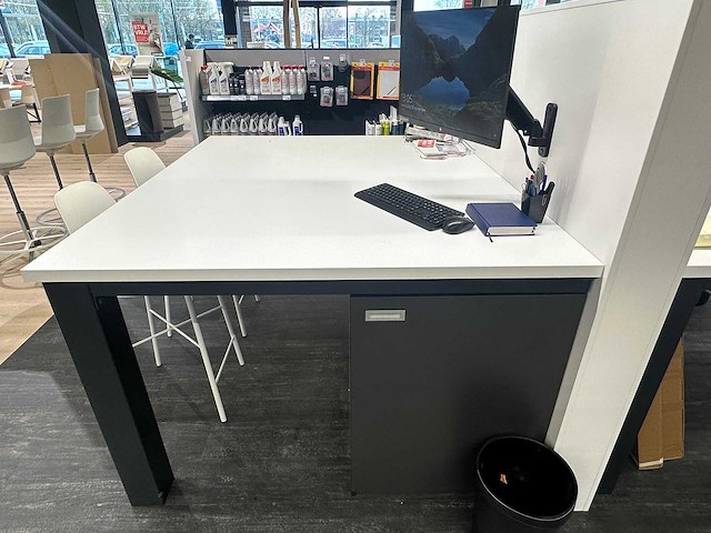 Hoge tafel met tussenwand - afbeelding 3 van  8