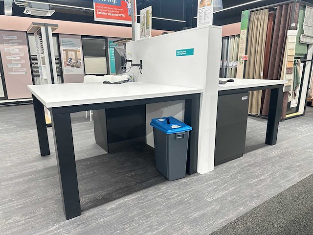 Hoge tafel met tussenwand - afbeelding 2 van  6