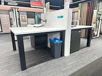 Hoge tafel met tussenwand - afbeelding 2 van  6