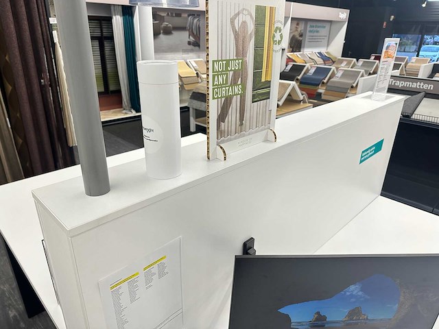 Hoge tafel met tussenwand - afbeelding 6 van  6