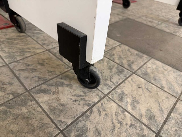 Hoge tafel verrijdbaar - afbeelding 4 van  4