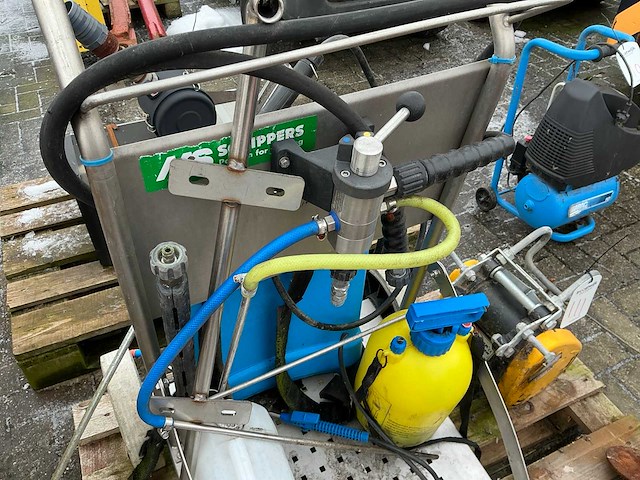 Hogedruk kar en onkruid spuiten - afbeelding 4 van  6