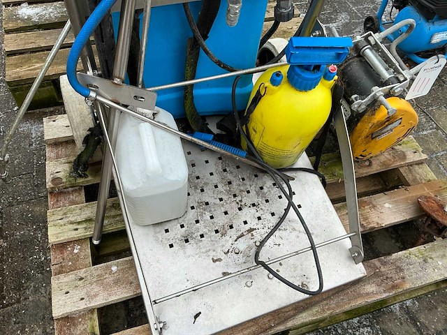 Hogedruk kar en onkruid spuiten - afbeelding 5 van  6