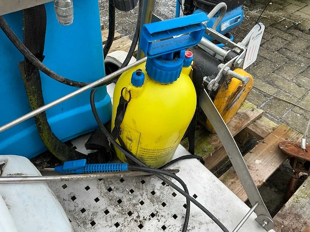 Hogedruk kar en onkruid spuiten - afbeelding 6 van  6