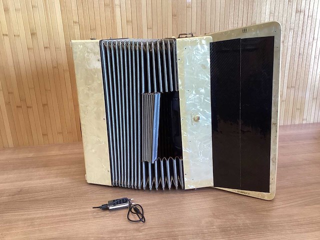Hohner accordeon met jbl box - afbeelding 3 van  6