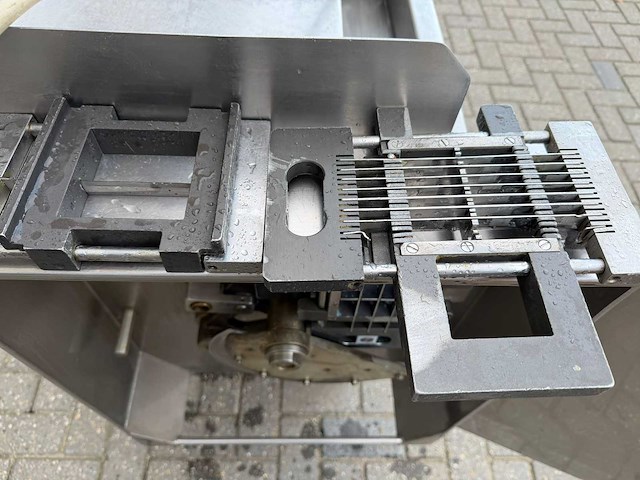 Holac - blokjessnijder - vleesvormper - afbeelding 1 van  2