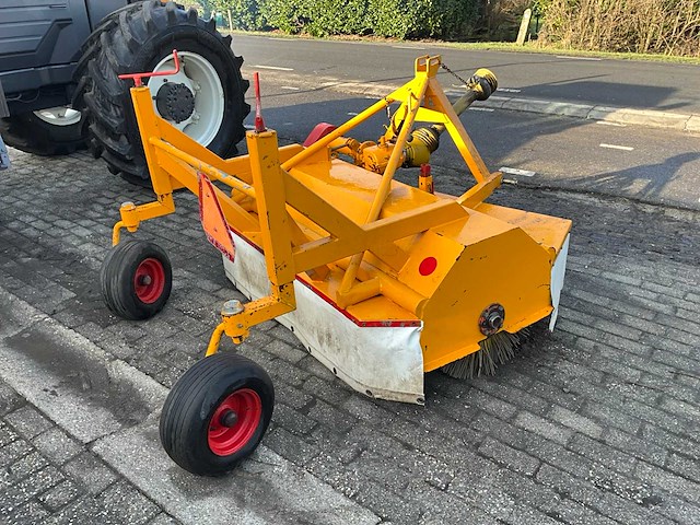 Holaras a-170 straatveegmachine - afbeelding 2 van  9