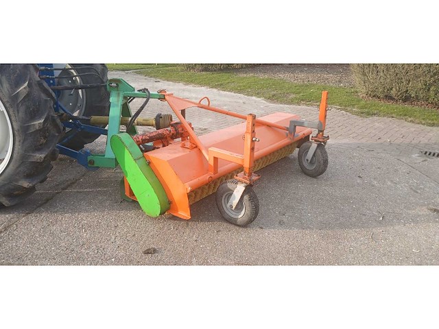 Holaras straatveegmachine - afbeelding 1 van  6