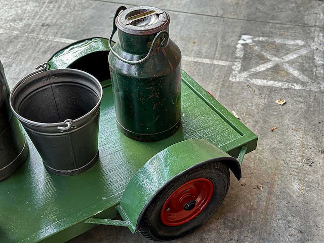 Holder 1955 1-cilinder oldtimer tractor + originele melkwagen, trh-44-x - afbeelding 8 van  48