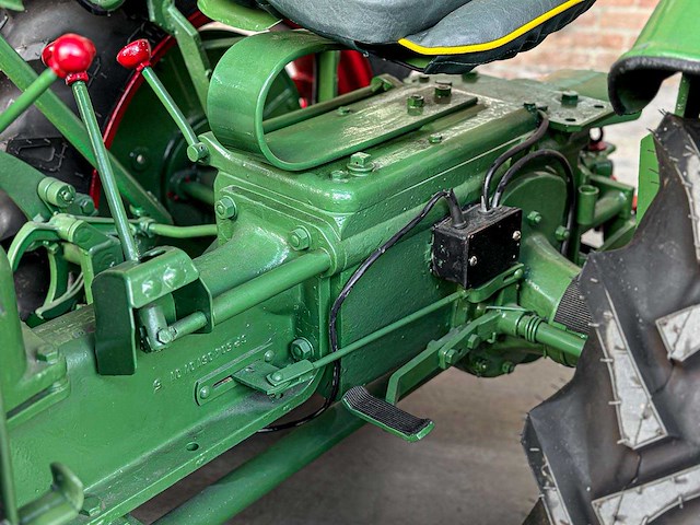 Holder 1955 1-cilinder oldtimer tractor + originele melkwagen, trh-44-x - afbeelding 47 van  48