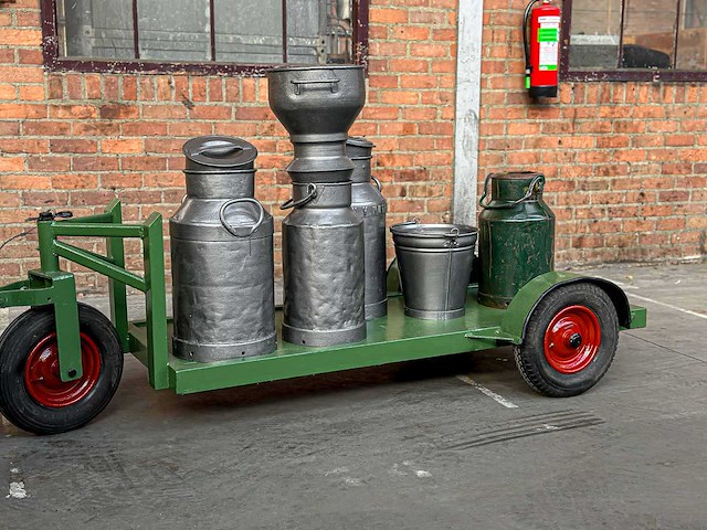 Holder 1955 1-cilinder oldtimer tractor + originele melkwagen, trh-44-x - afbeelding 3 van  51