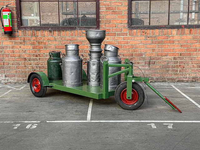 Holder 1955 1-cilinder oldtimer tractor + originele melkwagen, trh-44-x - afbeelding 4 van  51