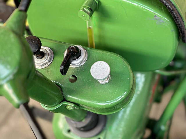 Holder 1955 1-cilinder oldtimer tractor + originele melkwagen, trh-44-x - afbeelding 37 van  51