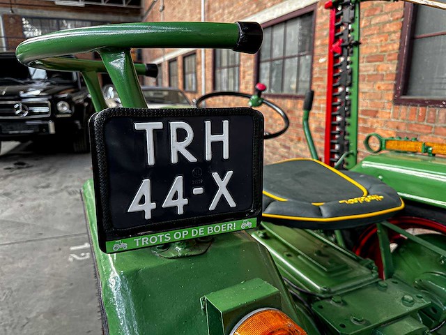 Holder 1955 1-cilinder oldtimer tractor + originele melkwagen, trh-44-x - afbeelding 44 van  51