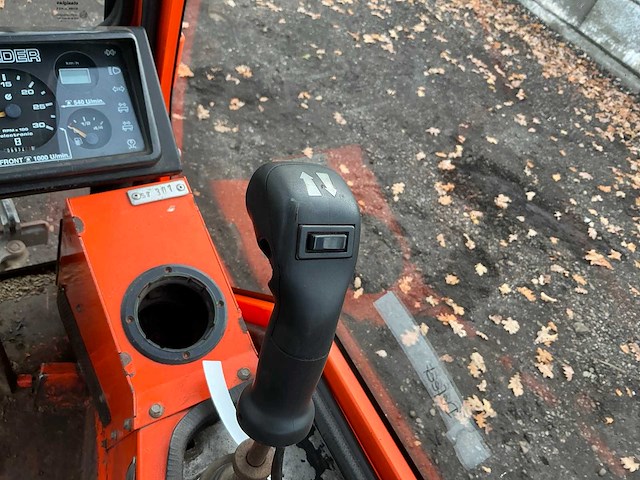 Holder 202 vierwielaangedreven landbouwtractor - afbeelding 24 van  42