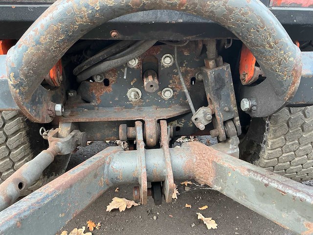 Holder 202 vierwielaangedreven landbouwtractor - afbeelding 6 van  42