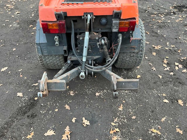 Holder 202 vierwielaangedreven landbouwtractor - afbeelding 8 van  42