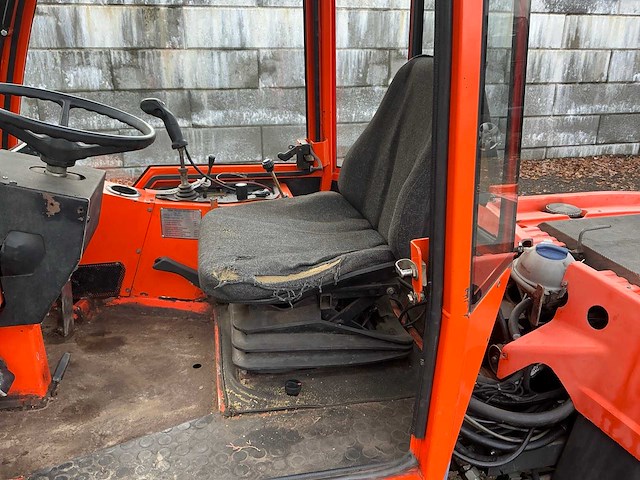 Holder 202 vierwielaangedreven landbouwtractor - afbeelding 14 van  42