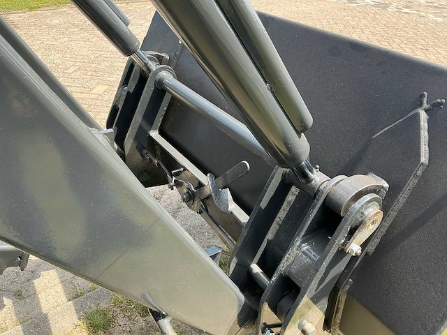 Holder c860 vierwielaangedreven kniktractor - afbeelding 4 van  26