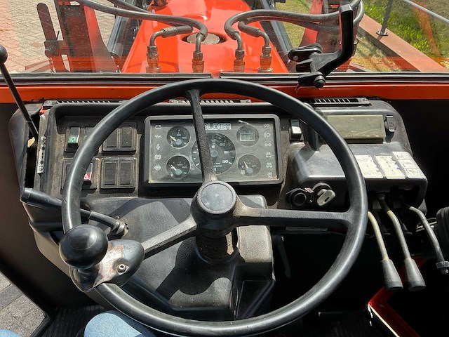Holder c860 vierwielaangedreven kniktractor - afbeelding 11 van  26