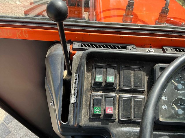 Holder c860 vierwielaangedreven kniktractor - afbeelding 18 van  26