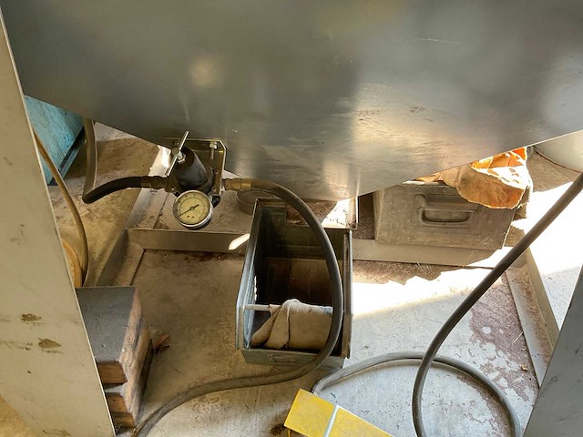 Holland mineraal straalcabine met centrale stofzuiger - afbeelding 6 van  9
