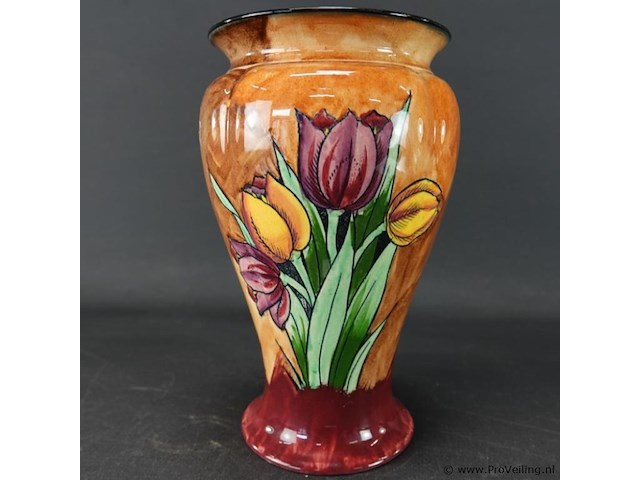 Hollinshead & kirkham (h&k) tunstall handgeschilderde keramische vaas in het tulip time patroon - afbeelding 2 van  5